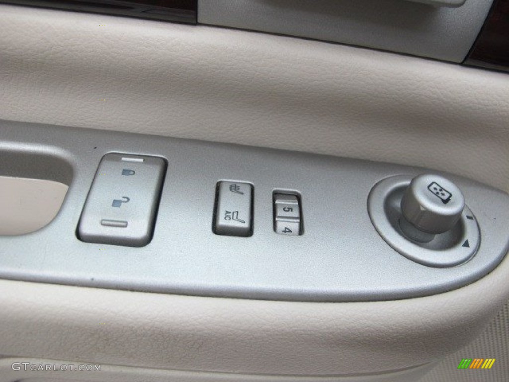 2004 Aviator Luxury AWD - Black / Light Parchment photo #38