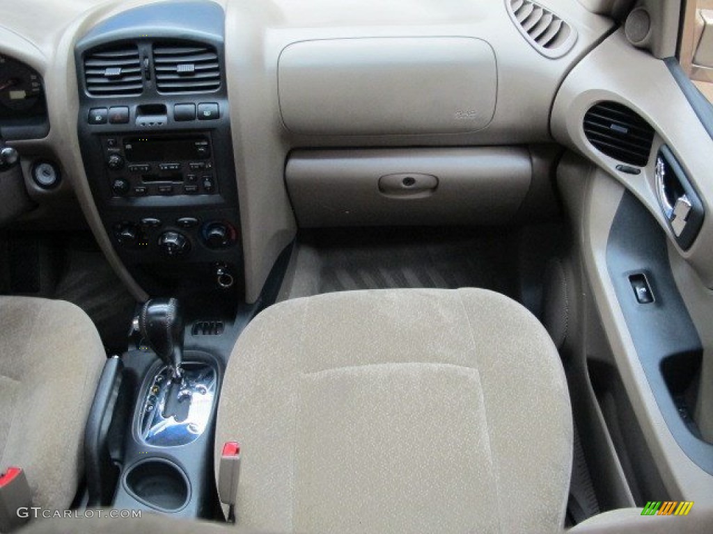 2004 Santa Fe GLS 4WD - Sandstone / Beige photo #25