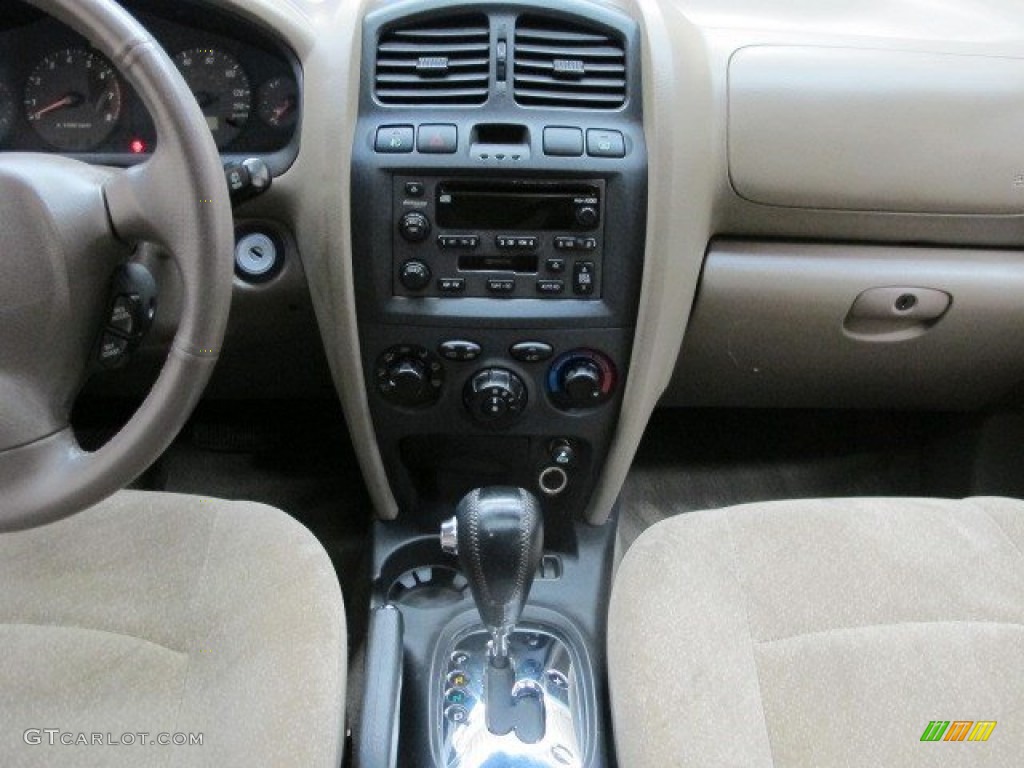 2004 Santa Fe GLS 4WD - Sandstone / Beige photo #28