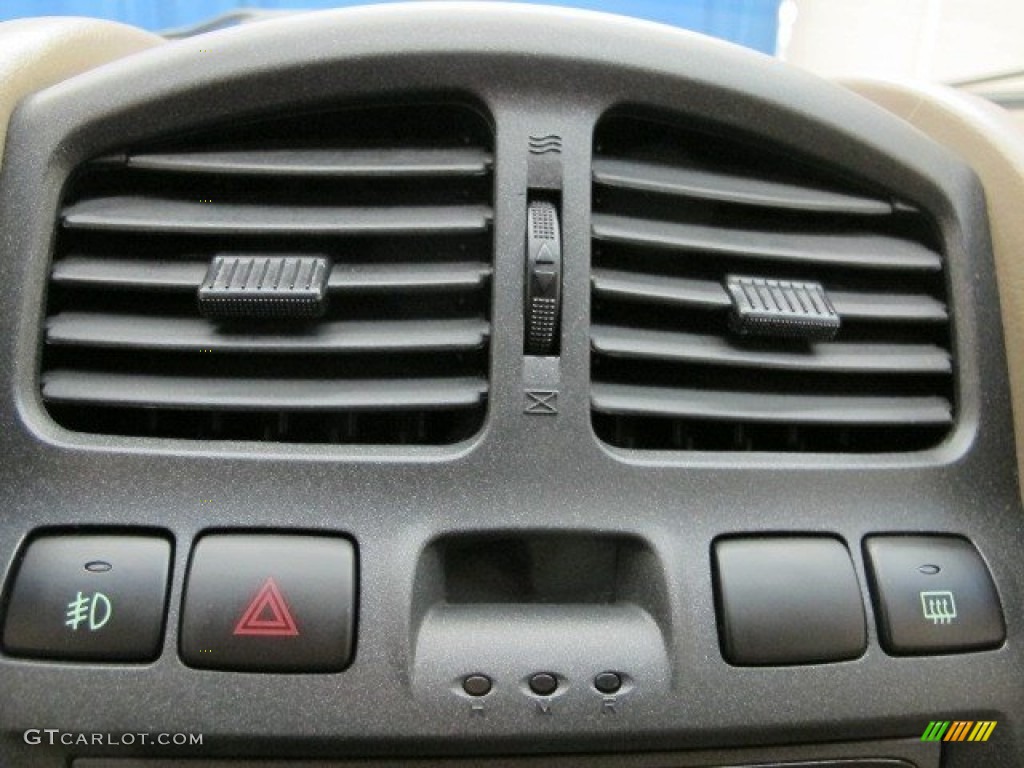 2004 Santa Fe GLS 4WD - Sandstone / Beige photo #29