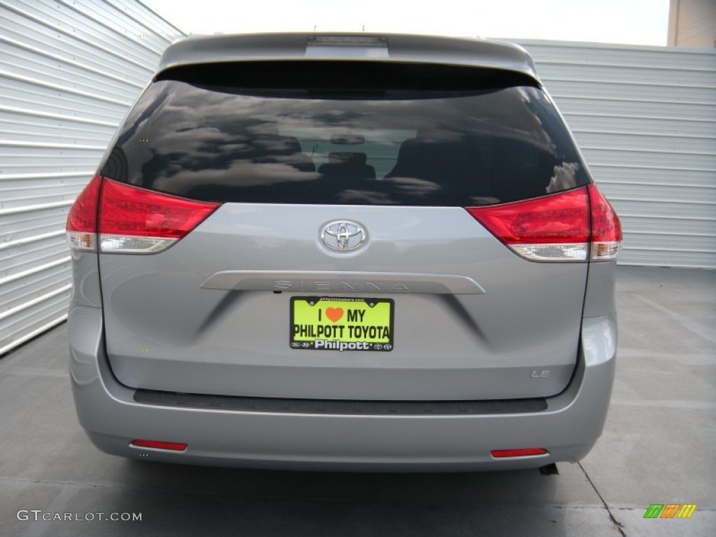 2014 Sienna LE - Silver Sky Metallic / Light Gray photo #5