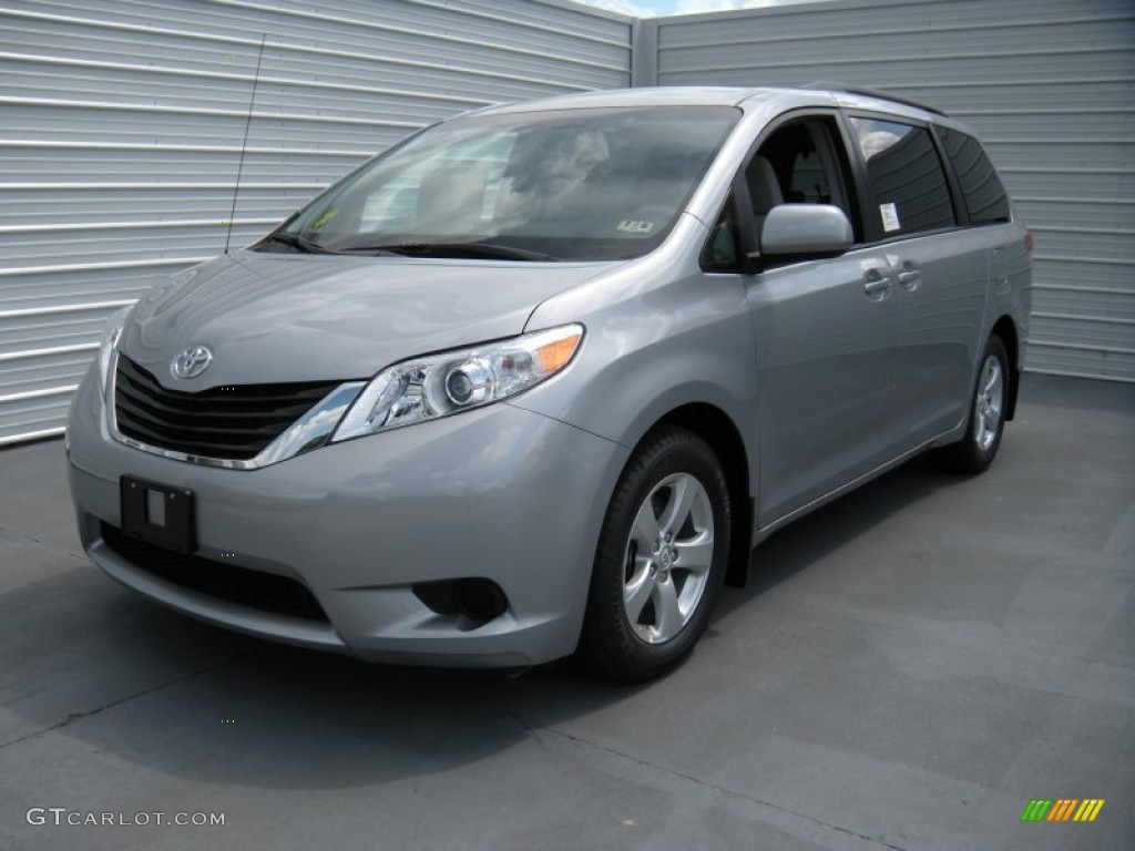 2014 Sienna LE - Silver Sky Metallic / Light Gray photo #7