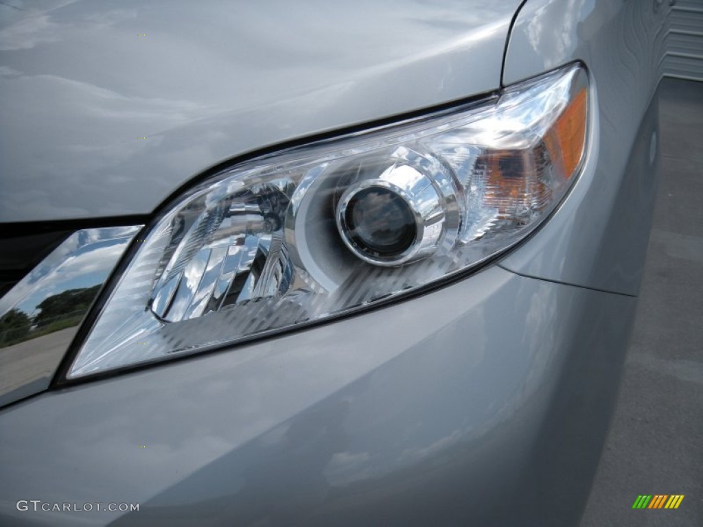 2014 Sienna LE - Silver Sky Metallic / Light Gray photo #9
