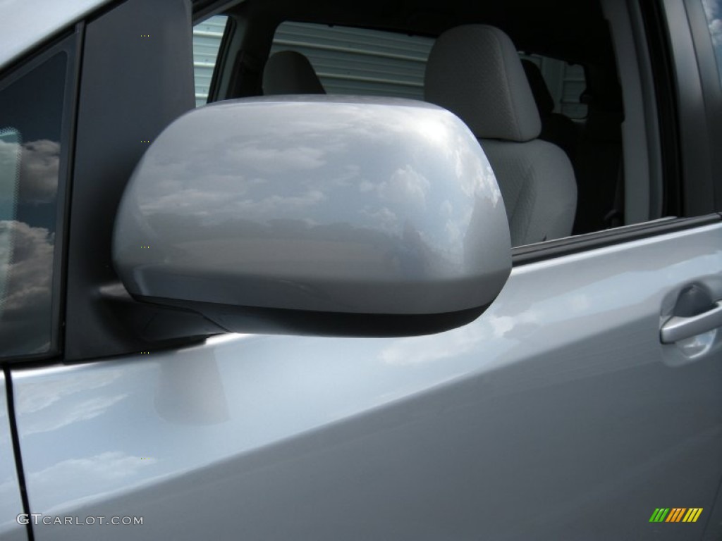 2014 Sienna LE - Silver Sky Metallic / Light Gray photo #12