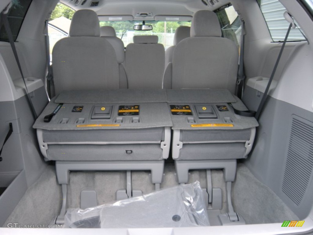 2014 Sienna LE - Silver Sky Metallic / Light Gray photo #18