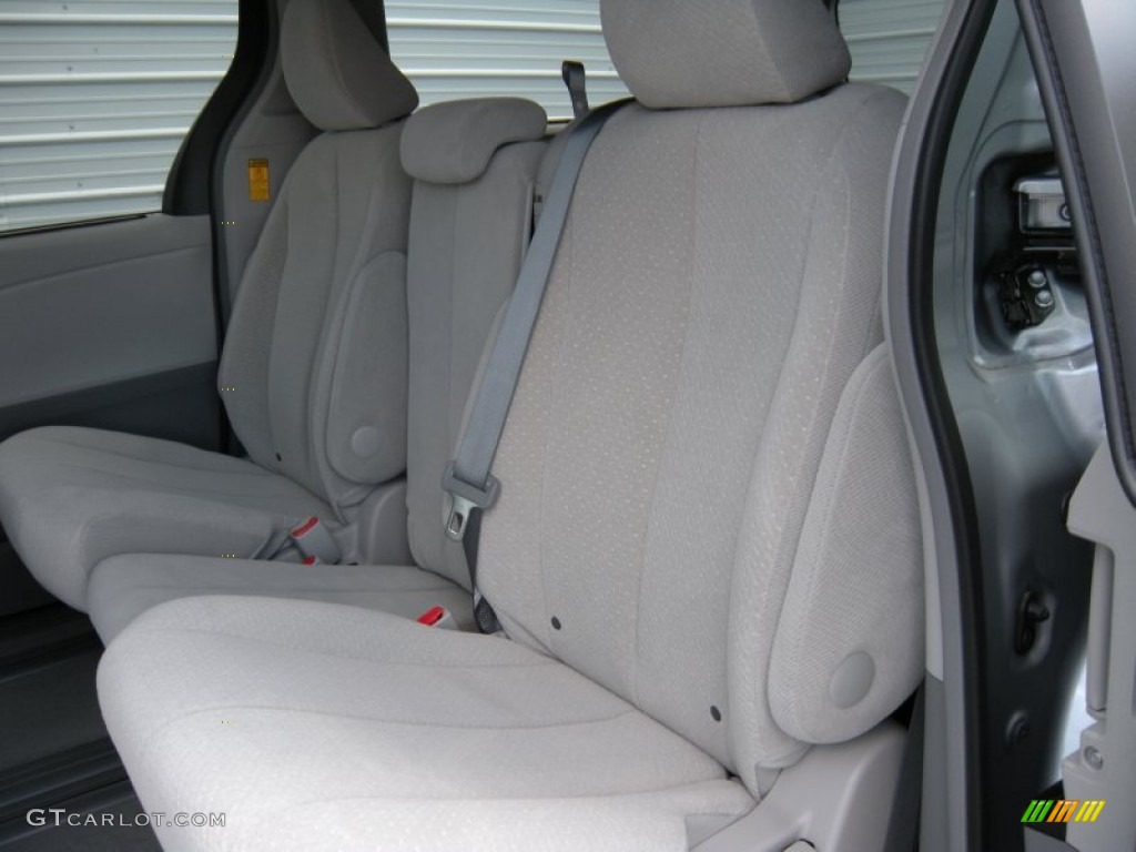 2014 Sienna LE - Silver Sky Metallic / Light Gray photo #19
