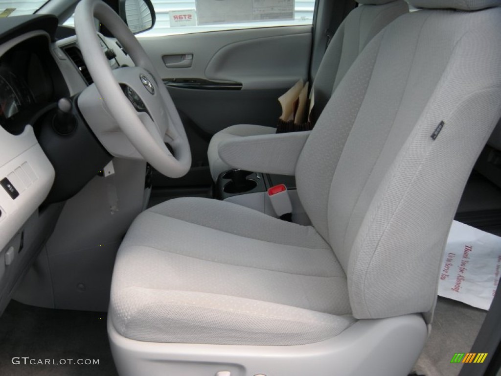 2014 Sienna LE - Silver Sky Metallic / Light Gray photo #22
