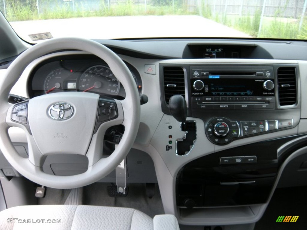 2014 Sienna LE - Silver Sky Metallic / Light Gray photo #24