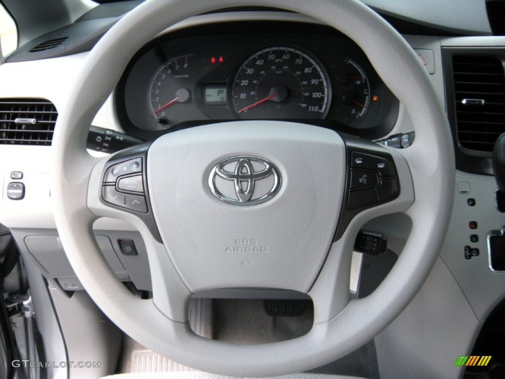 2014 Sienna LE - Silver Sky Metallic / Light Gray photo #30