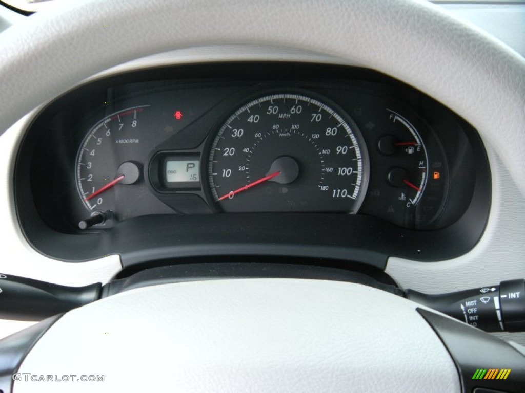 2014 Sienna LE - Silver Sky Metallic / Light Gray photo #31