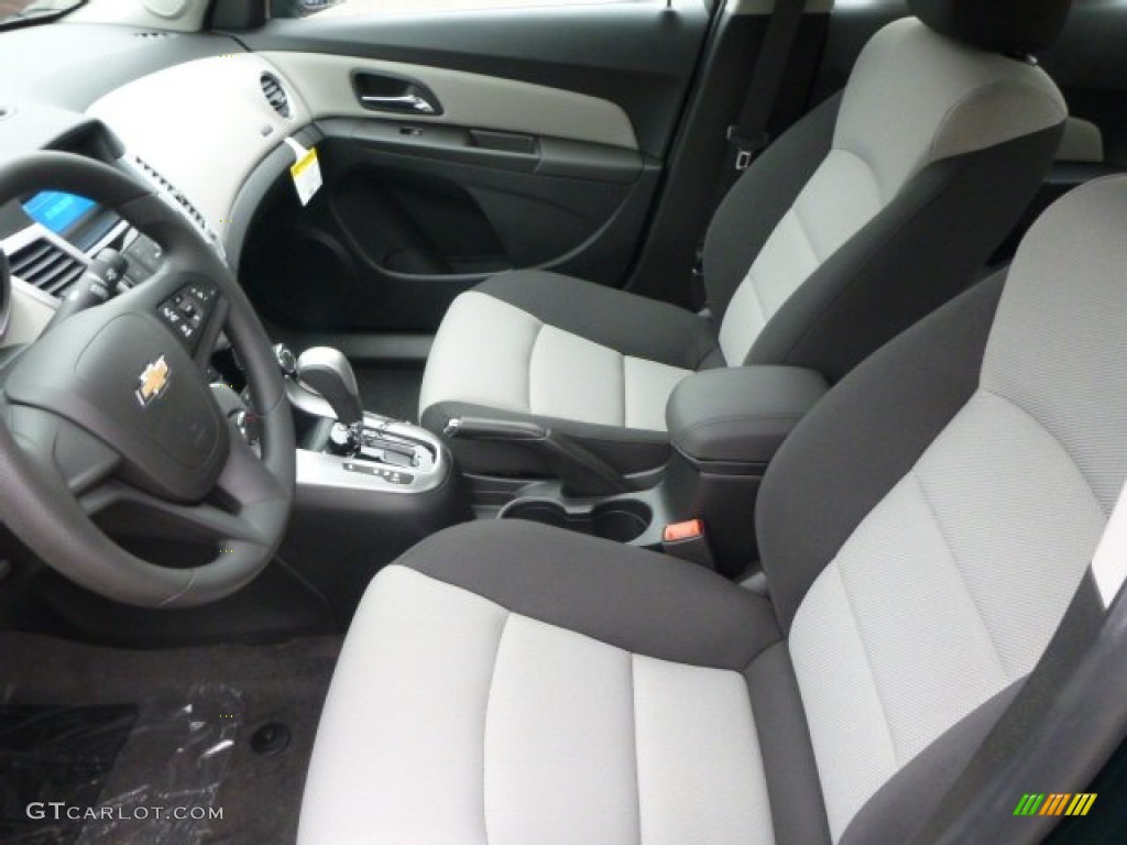 2014 Cruze LS - Rainforest Green Metallic / Jet Black/Medium Titanium photo #10