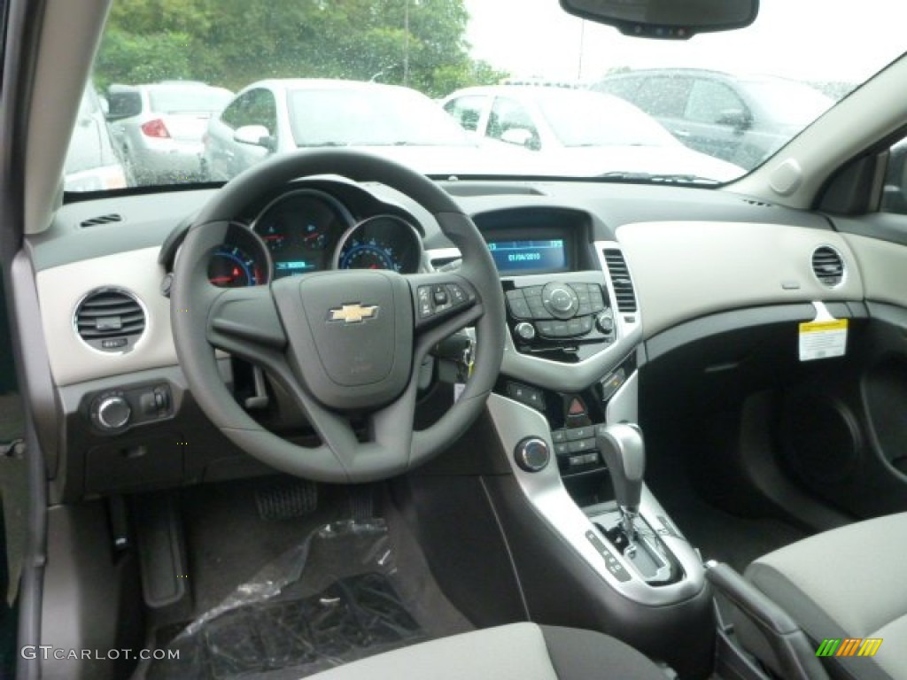 2014 Cruze LS - Rainforest Green Metallic / Jet Black/Medium Titanium photo #12