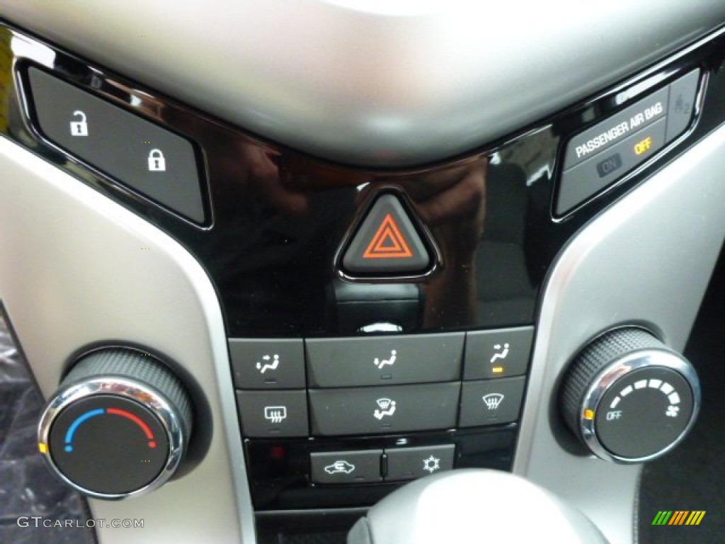 2014 Cruze LS - Rainforest Green Metallic / Jet Black/Medium Titanium photo #19