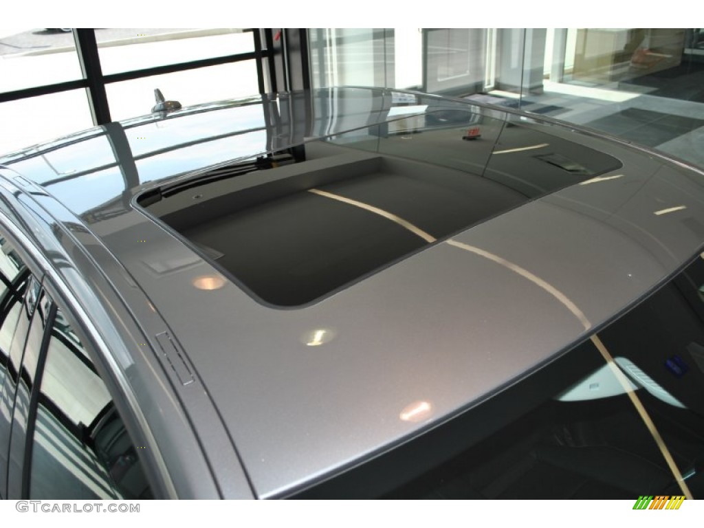 2014 E 350 4Matic Sedan - Paladium Silver Metallic / Black photo #16