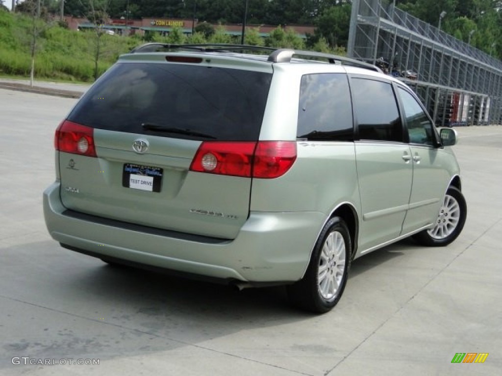 2007 Sienna XLE - Silver Pine Mica / Taupe photo #2