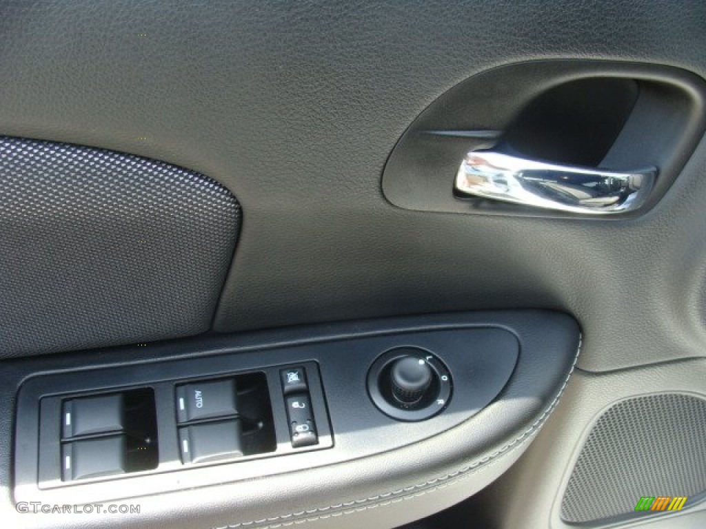 2014 Avenger SE - Bright White / Black photo #13