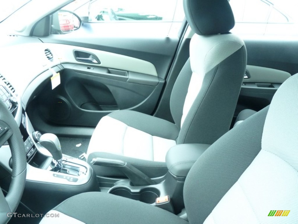 2014 Cruze LS - Rainforest Green Metallic / Jet Black/Medium Titanium photo #3