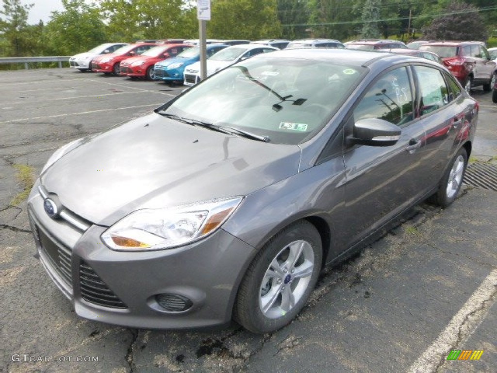 2014 Focus SE Sedan - Sterling Gray / Charcoal Black photo #5