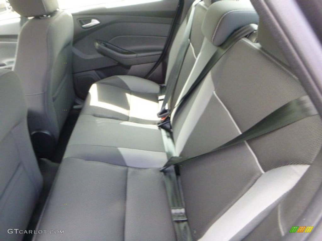 2014 Focus SE Sedan - Sterling Gray / Charcoal Black photo #9