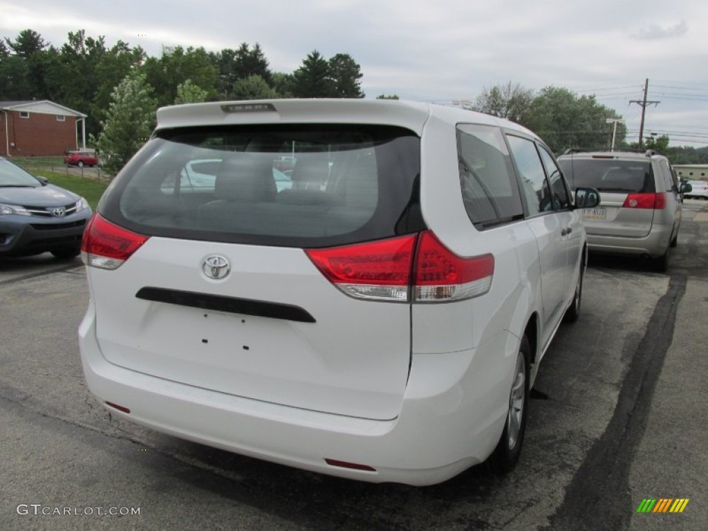 2011 Sienna V6 - Super White / Light Gray photo #6