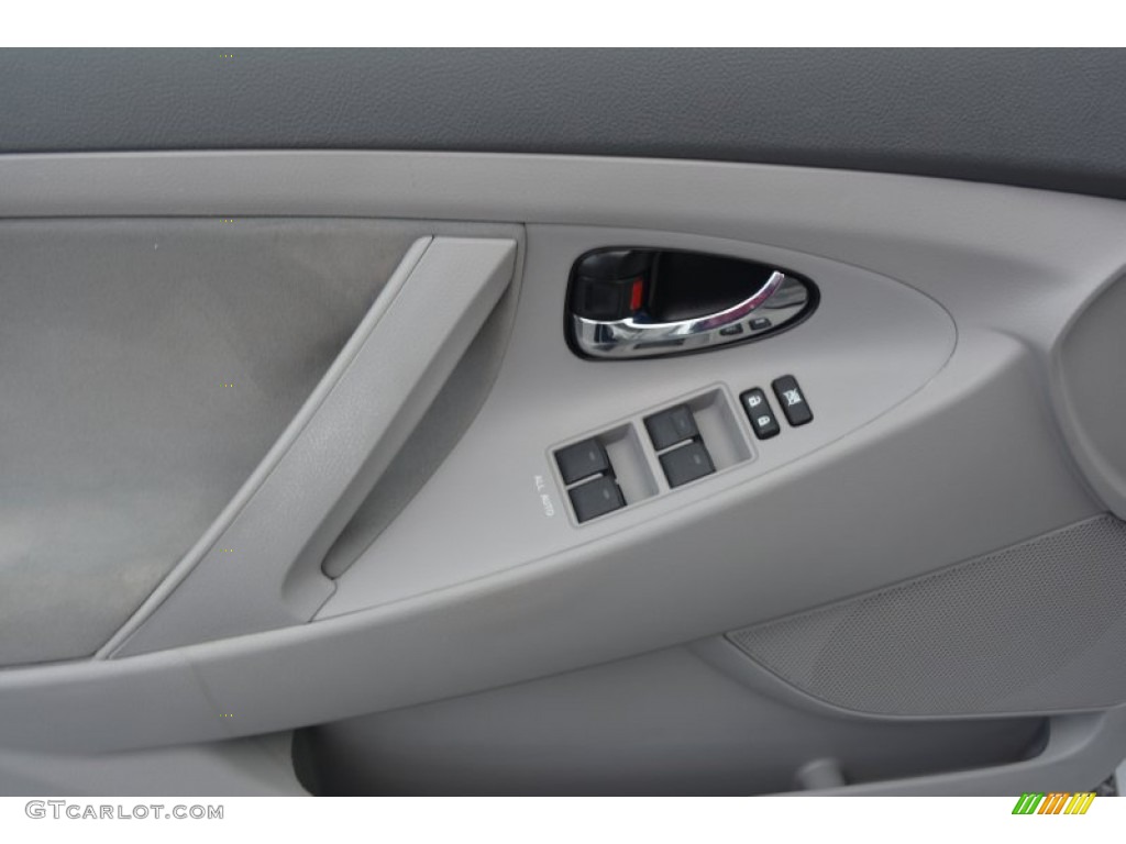 2010 Camry LE - Super White / Ash Gray photo #8