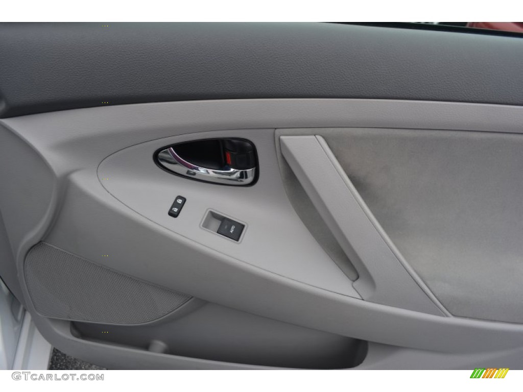 2010 Camry LE - Super White / Ash Gray photo #14