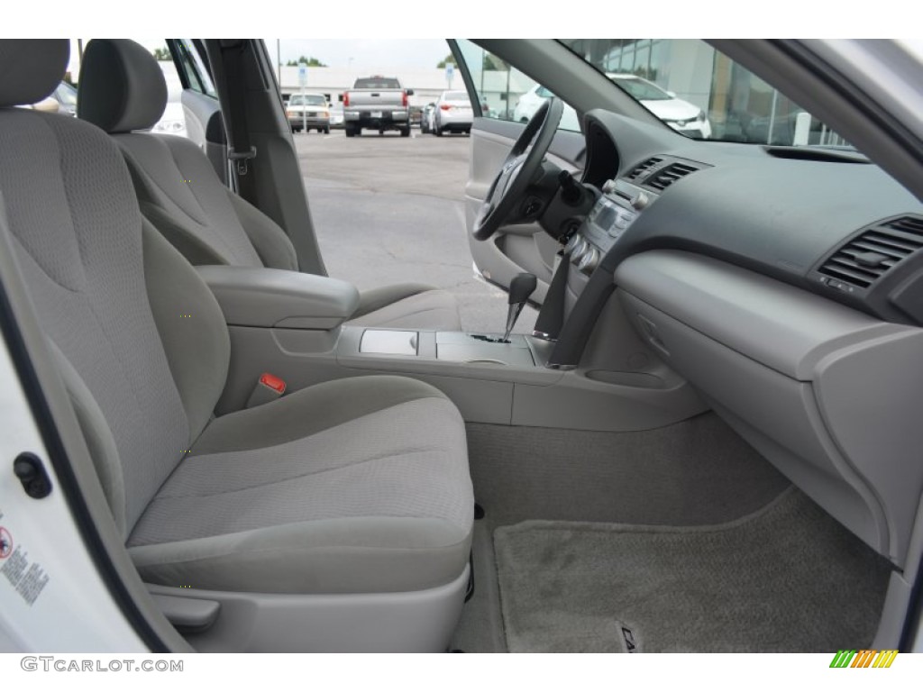 2010 Camry LE - Super White / Ash Gray photo #15