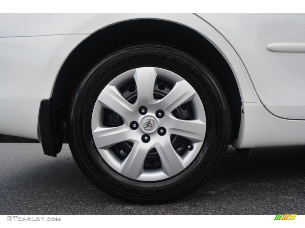 2010 Camry LE - Super White / Ash Gray photo #17