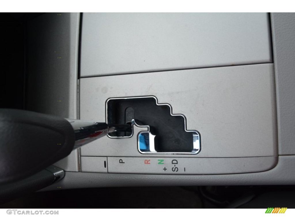 2010 Camry LE - Super White / Ash Gray photo #22