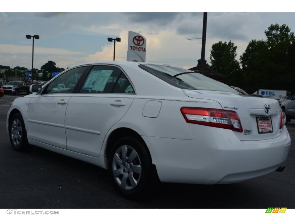 2010 Camry LE - Super White / Ash Gray photo #29