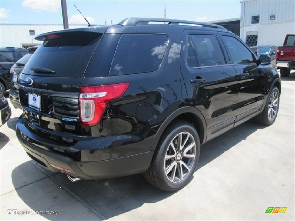 2015 Explorer XLT - Tuxedo Black / Charcoal Black photo #1