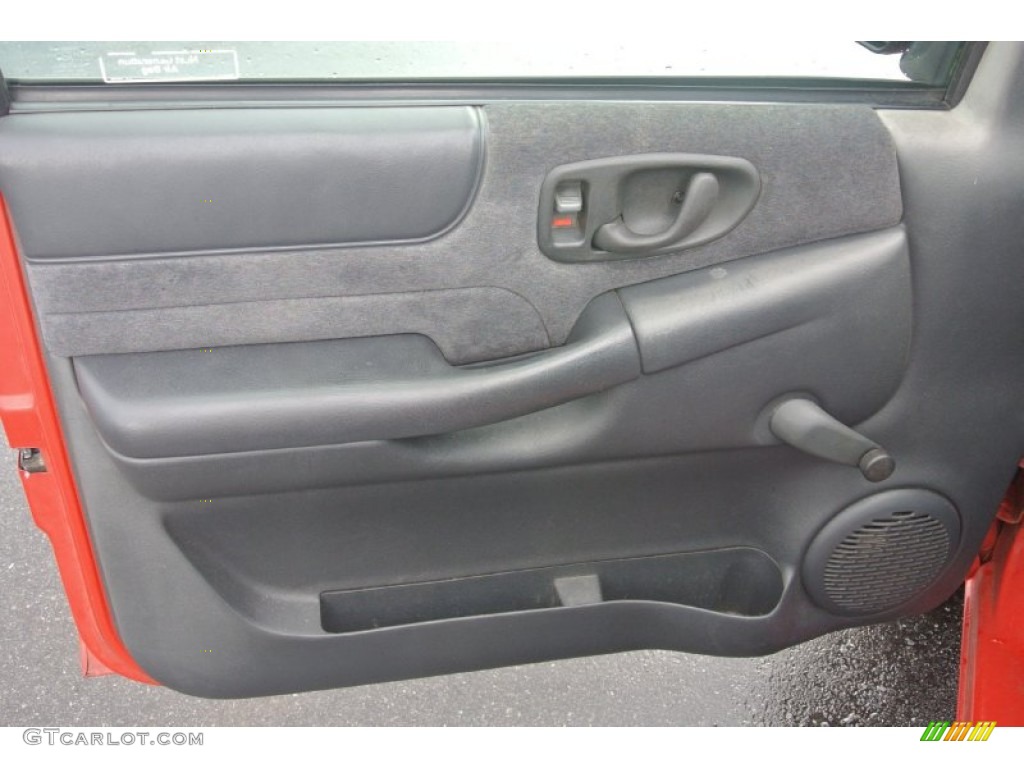 1999 Chevrolet S10 LS Regular Cab Medium Gray Door Panel Photo #96281211