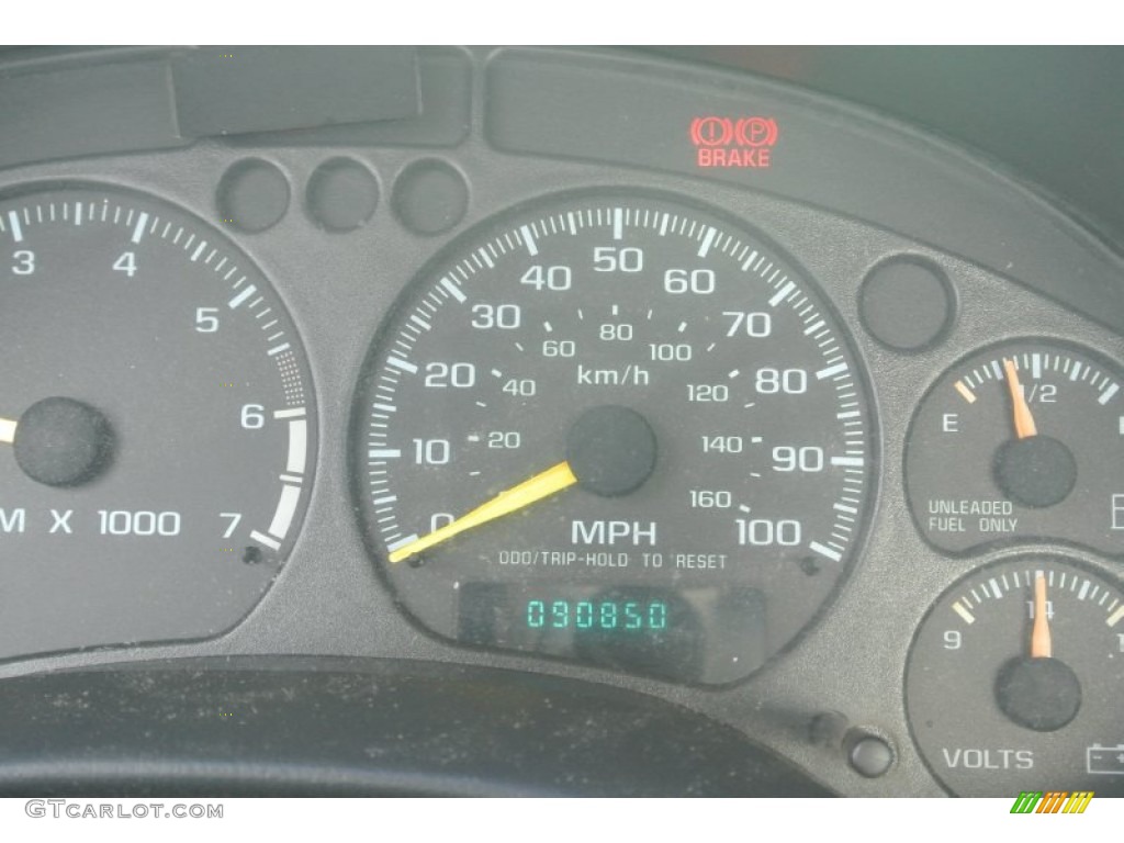 1999 S10 LS Regular Cab - Victory Red / Medium Gray photo #14