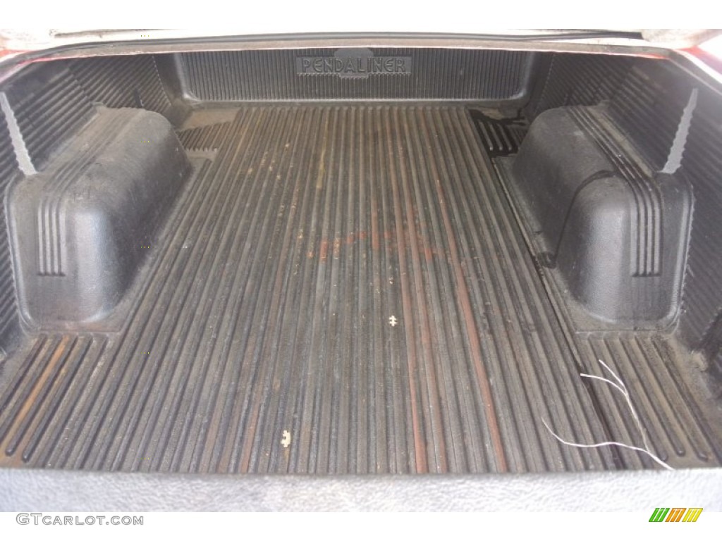1999 S10 LS Regular Cab - Victory Red / Medium Gray photo #17