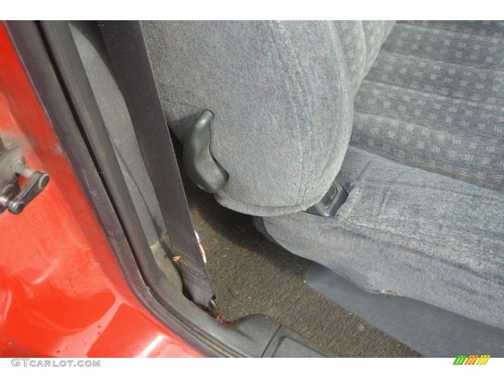1999 S10 LS Regular Cab - Victory Red / Medium Gray photo #19