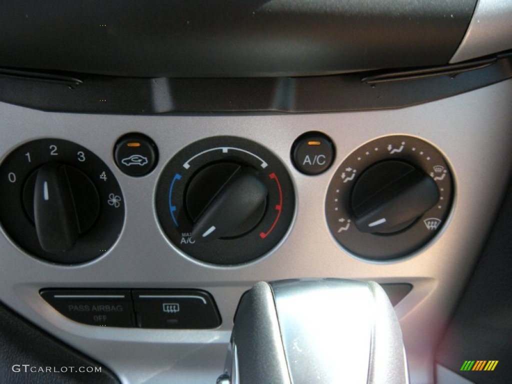 2014 Focus SE Hatchback - Ingot Silver / Charcoal Black photo #29