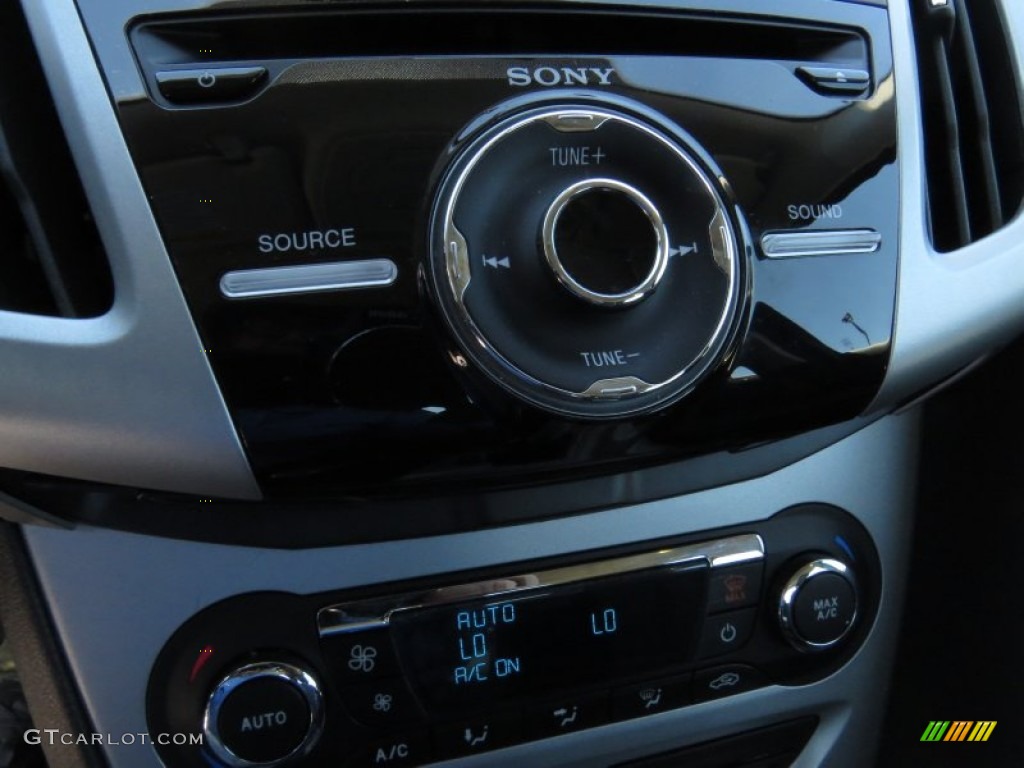 2013 Focus SE Sedan - Performance Blue / Charcoal Black photo #25