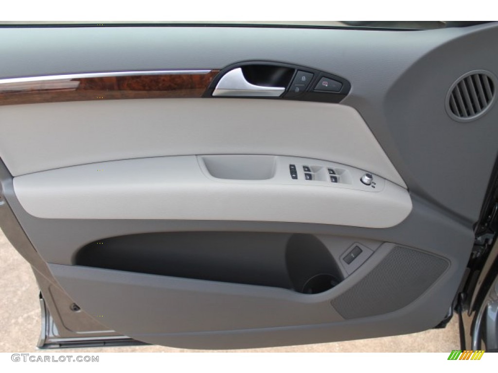 2015 Audi Q7 3.0 Premium quattro Limestone Gray Door Panel Photo #96292182