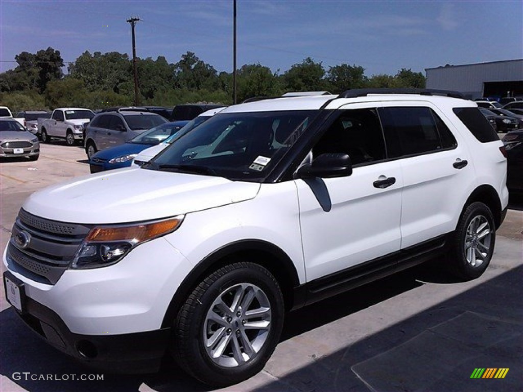 2015 Explorer FWD - Oxford White / Medium Light Stone photo #3