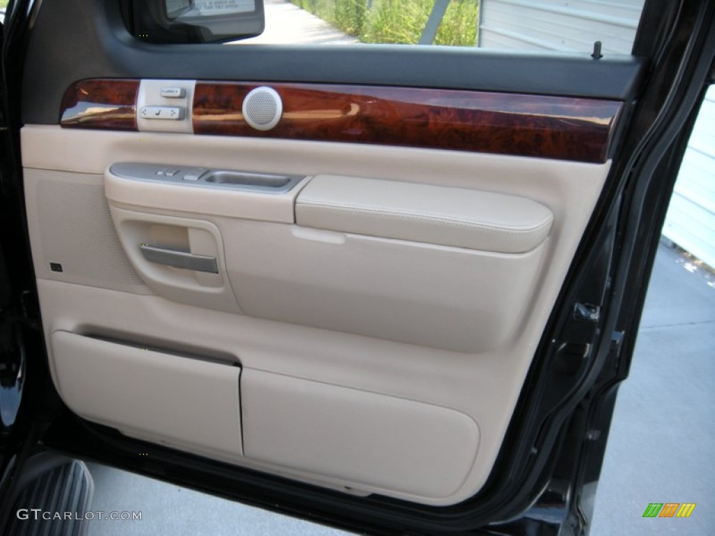 2005 Aviator Luxury - Black / Camel photo #27