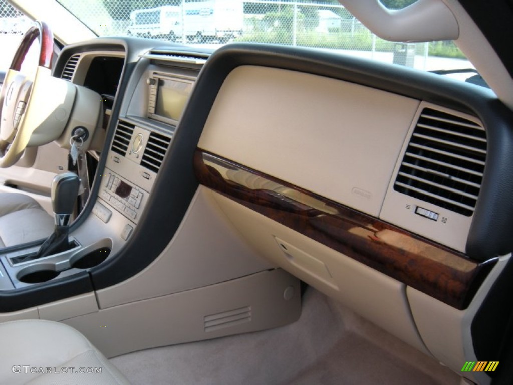 2005 Aviator Luxury - Black / Camel photo #28