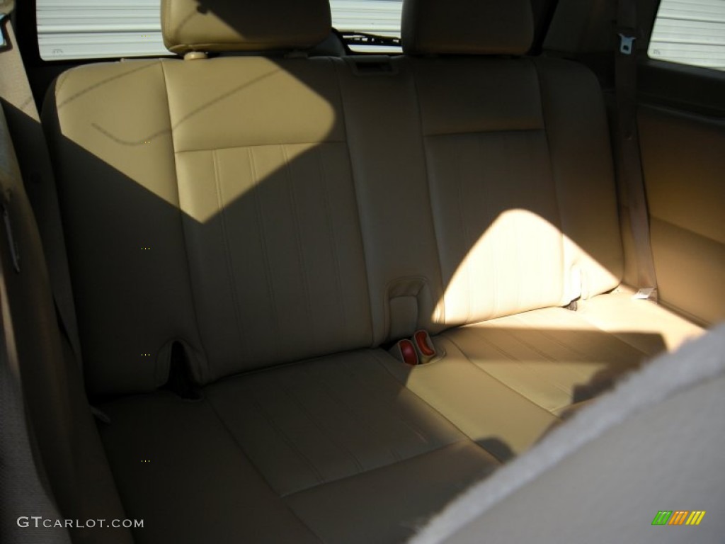 2005 Aviator Luxury - Black / Camel photo #32
