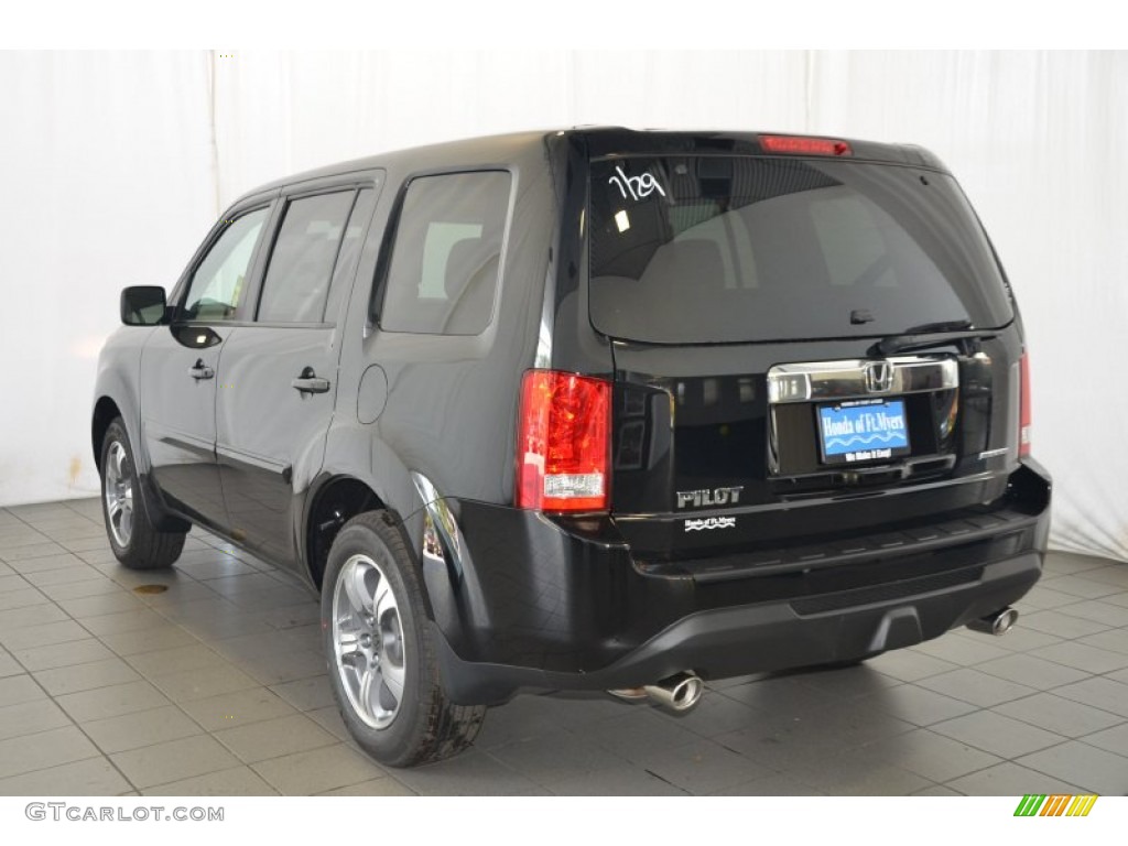 2015 Pilot SE - Crystal Black Pearl / Gray photo #8