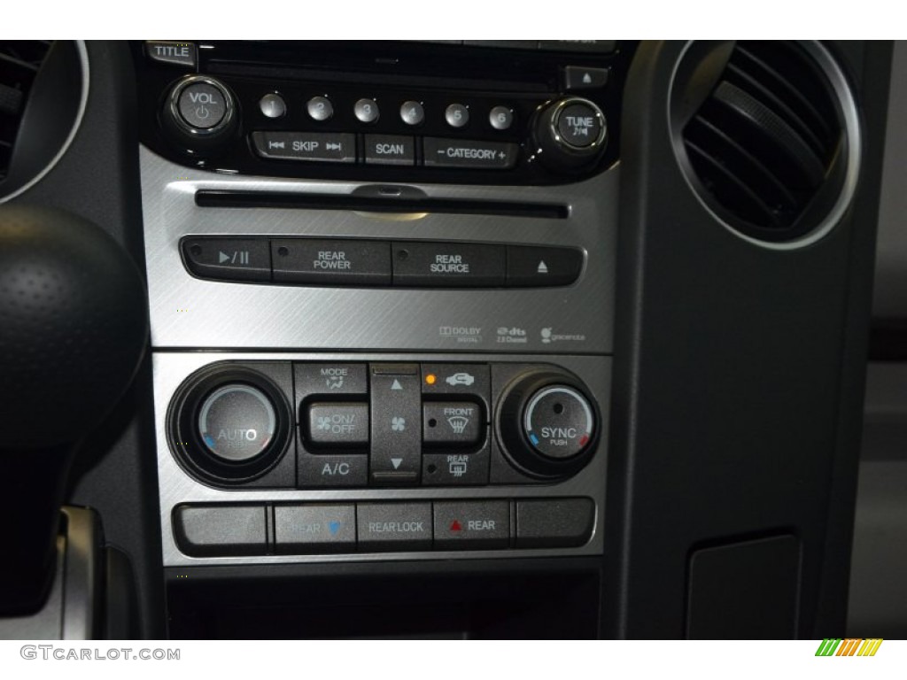 2015 Pilot SE - Crystal Black Pearl / Gray photo #16