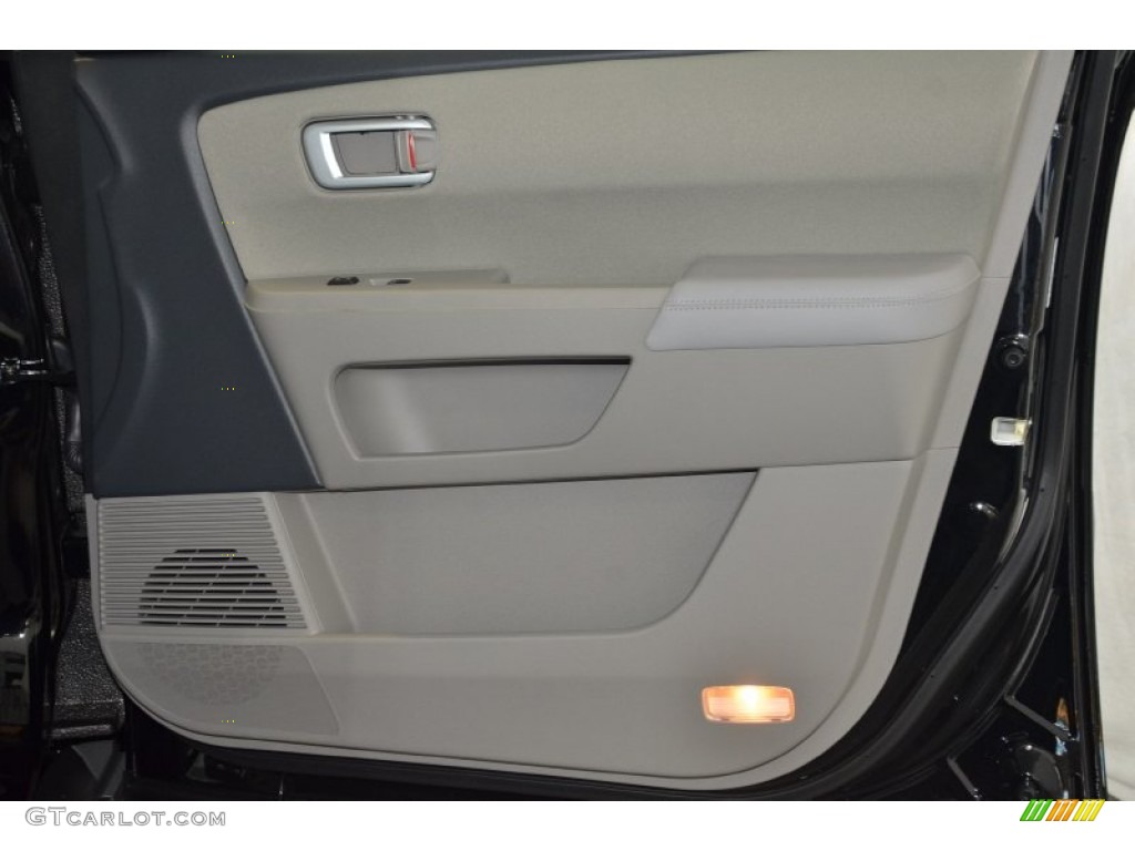 2015 Pilot SE - Crystal Black Pearl / Gray photo #27