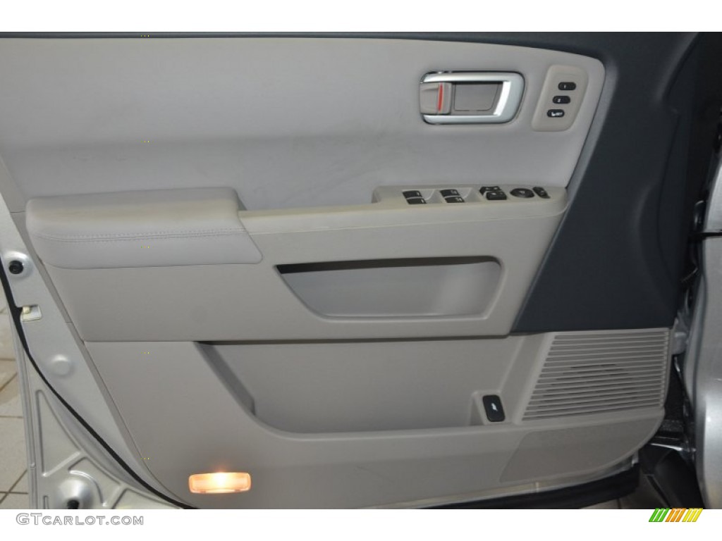 2015 Pilot Touring - Alabaster Silver Metallic / Gray photo #10