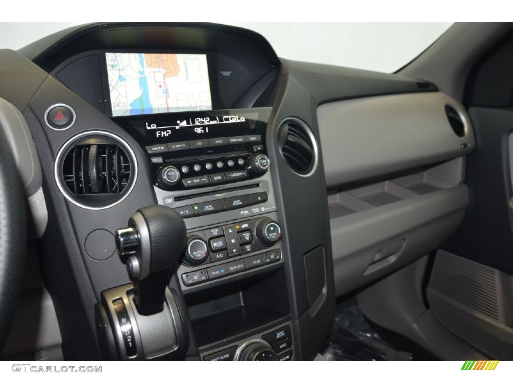 2015 Pilot Touring - Alabaster Silver Metallic / Gray photo #14