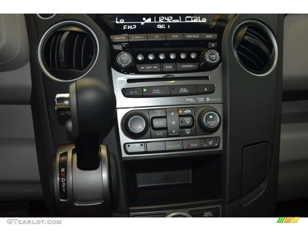 2015 Pilot Touring - Alabaster Silver Metallic / Gray photo #16