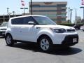 2014 Clear White Kia Soul 1.6  photo #1