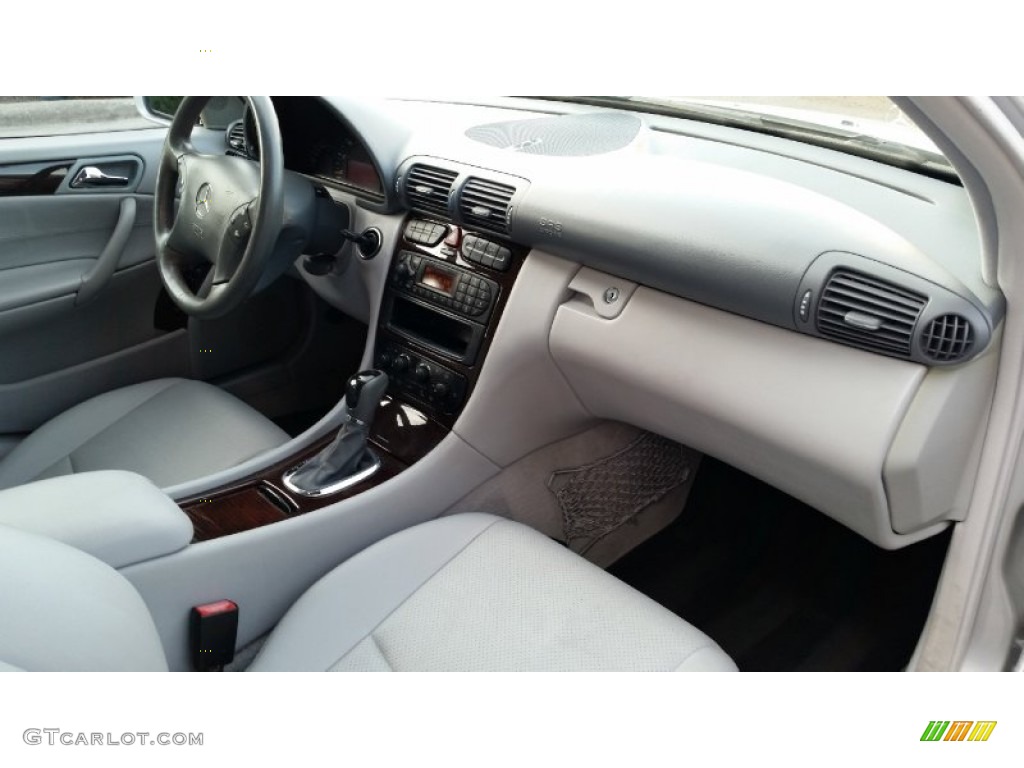 2002 Mercedes-Benz C 240 Sedan Dashboard Photos